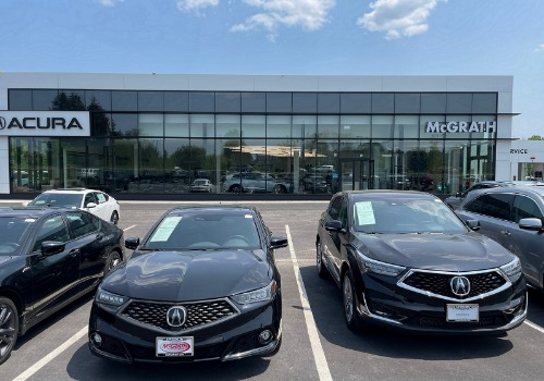 front view of McGrath Acura dealership in Libertyville, IL